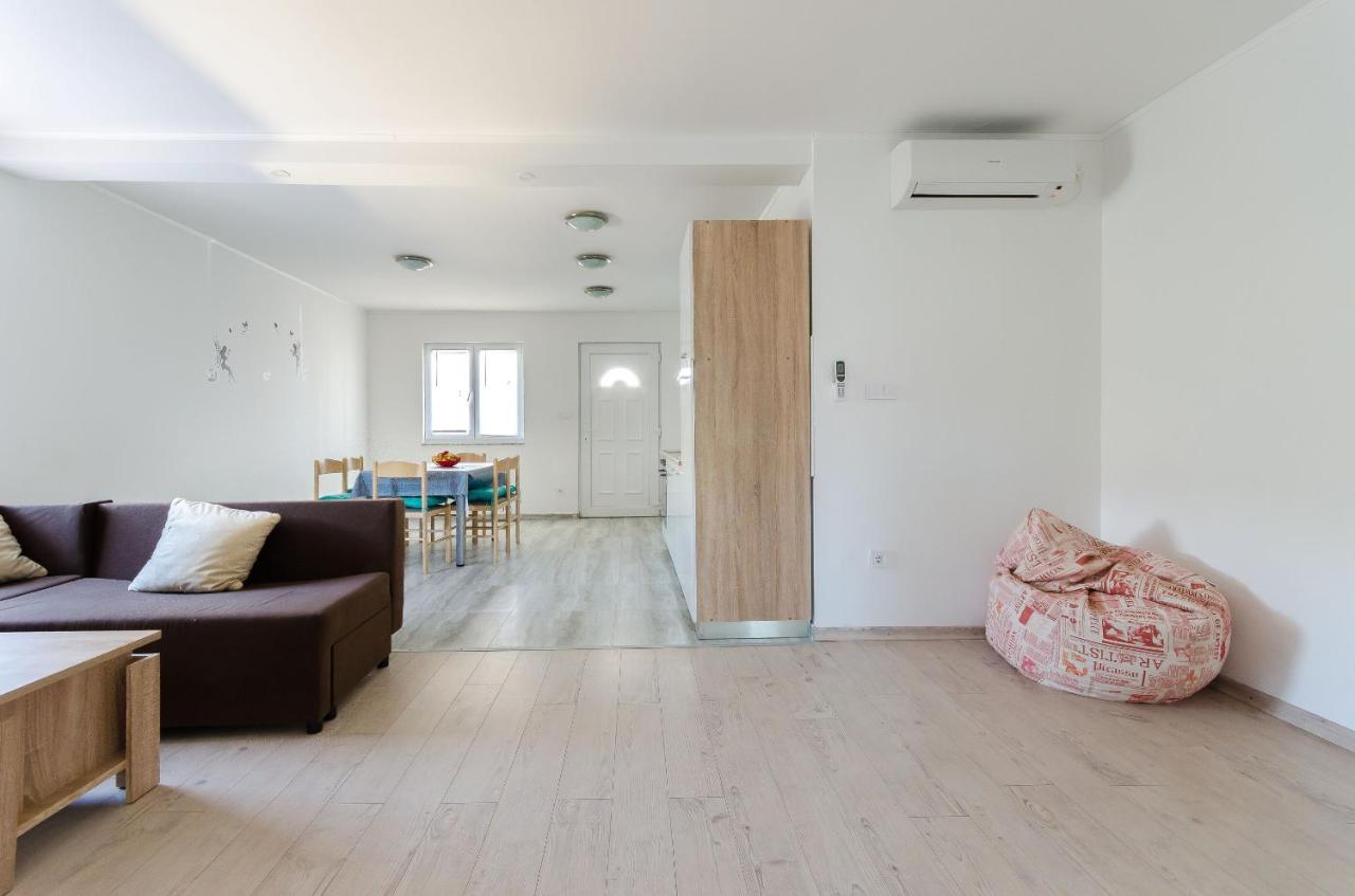 Apartments Ester Lopar Εξωτερικό φωτογραφία