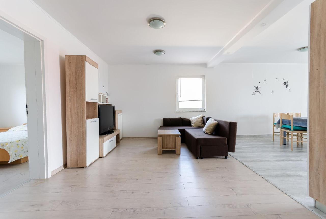 Apartments Ester Lopar Εξωτερικό φωτογραφία