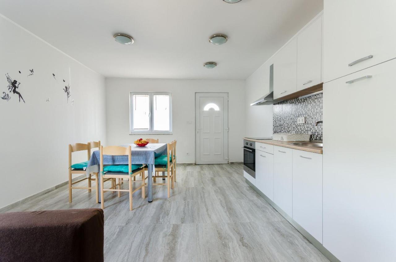 Apartments Ester Lopar Εξωτερικό φωτογραφία