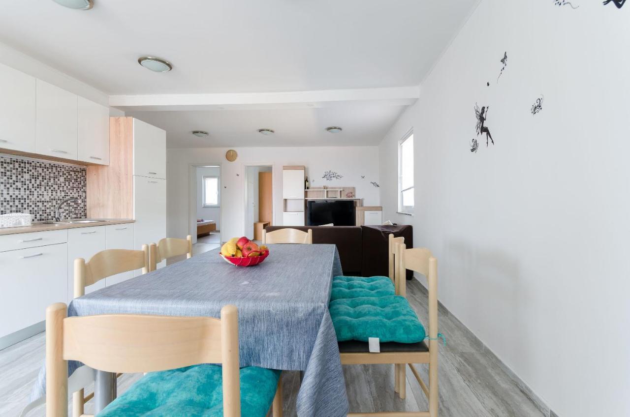 Apartments Ester Lopar Εξωτερικό φωτογραφία