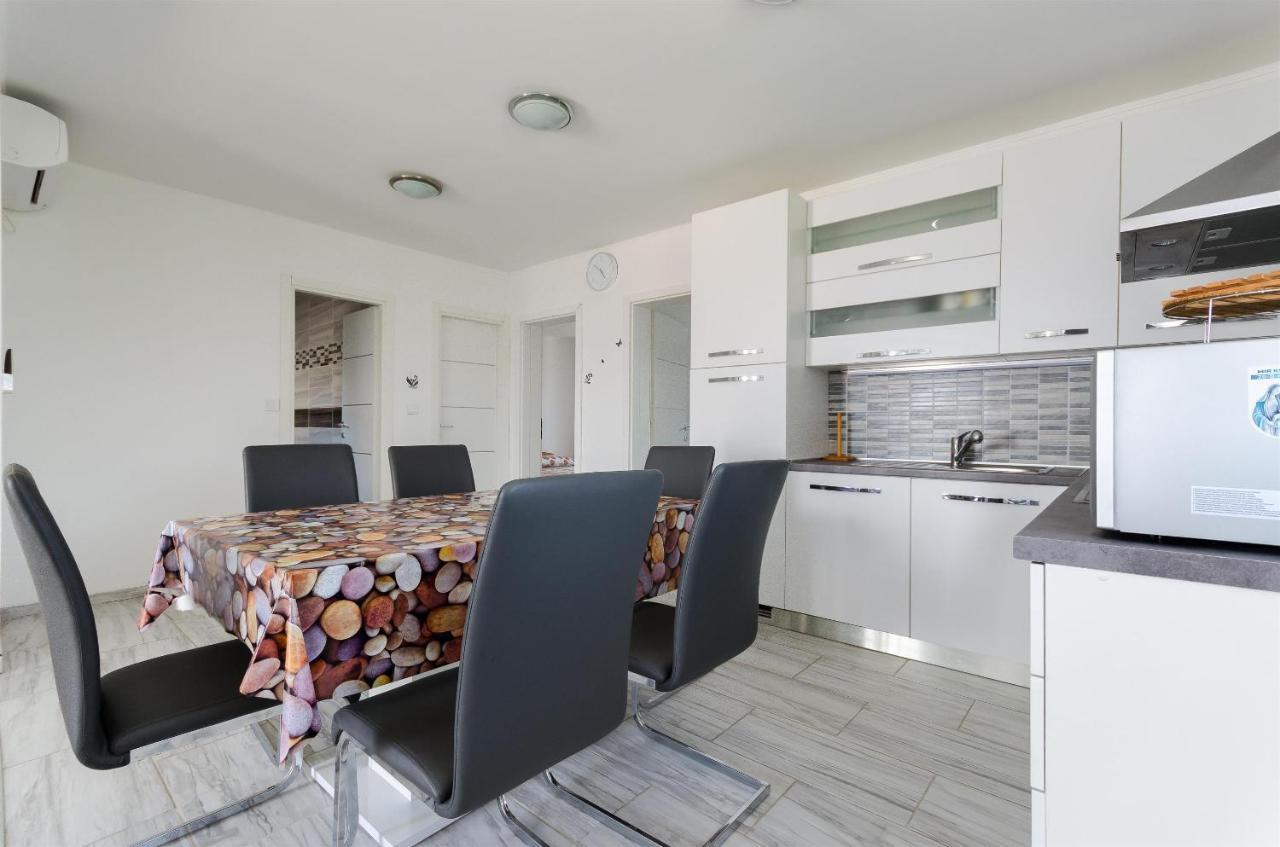 Apartments Ester Lopar Εξωτερικό φωτογραφία
