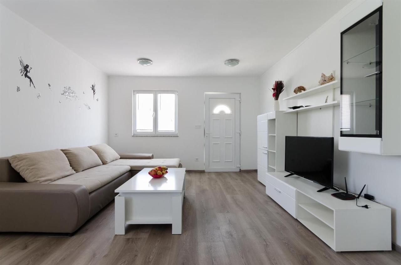 Apartments Ester Lopar Εξωτερικό φωτογραφία