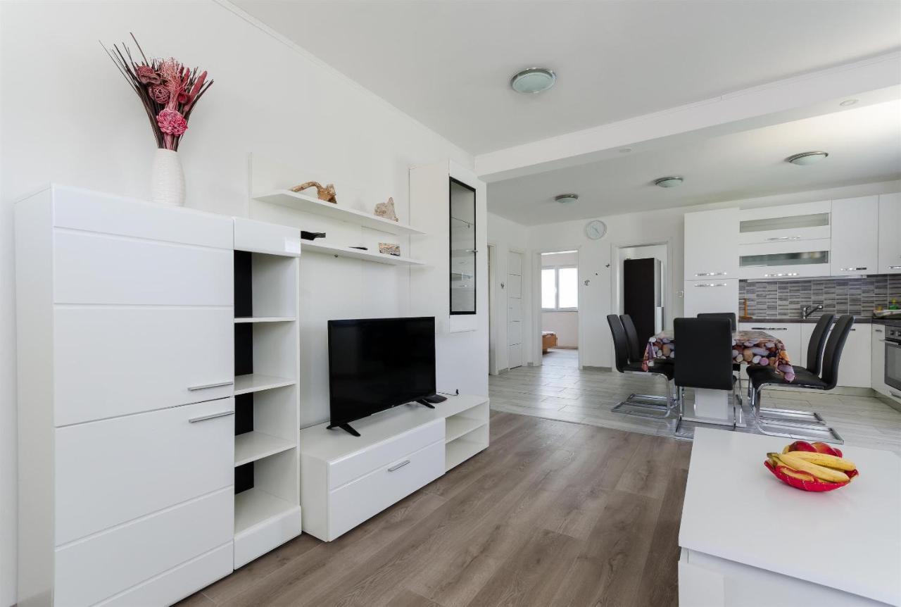 Apartments Ester Lopar Εξωτερικό φωτογραφία