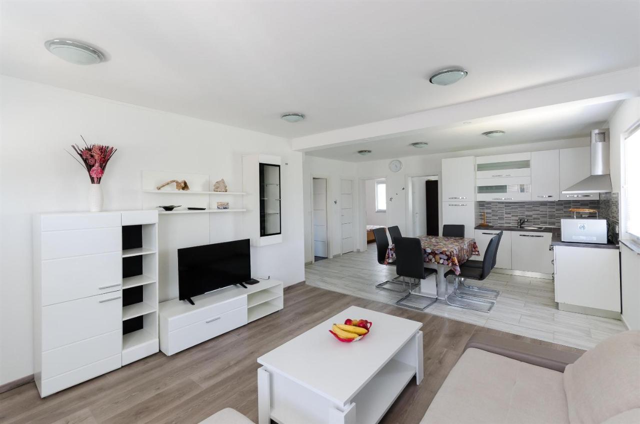 Apartments Ester Lopar Εξωτερικό φωτογραφία