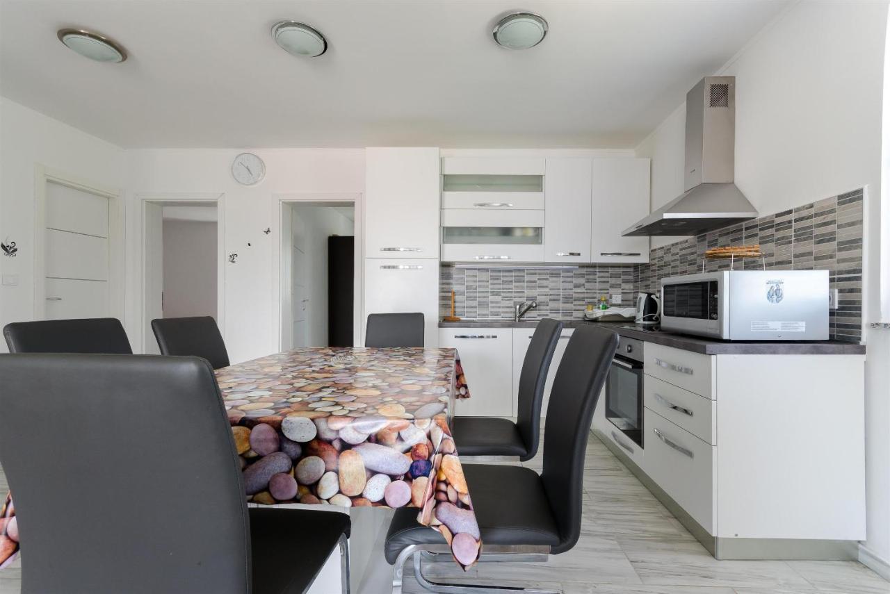 Apartments Ester Lopar Εξωτερικό φωτογραφία
