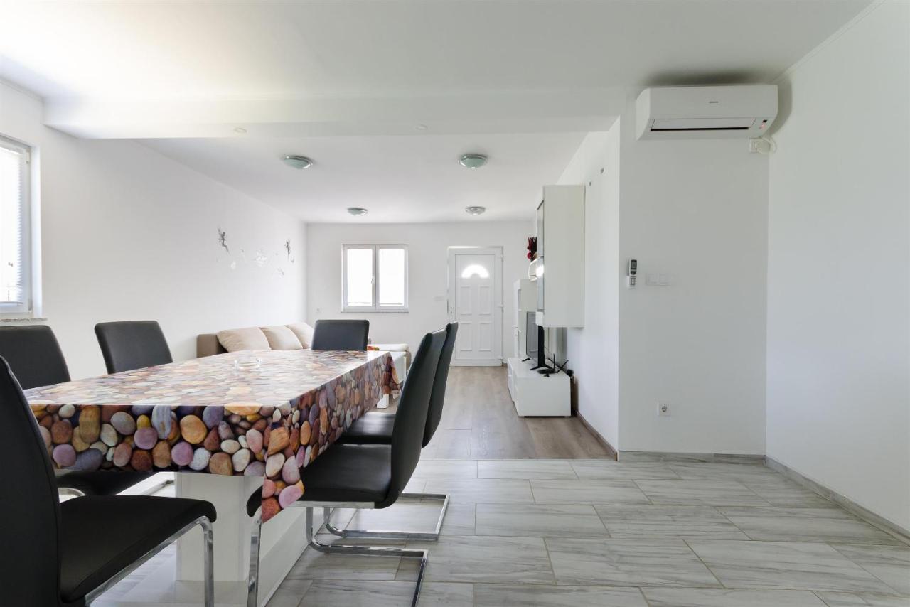 Apartments Ester Lopar Εξωτερικό φωτογραφία
